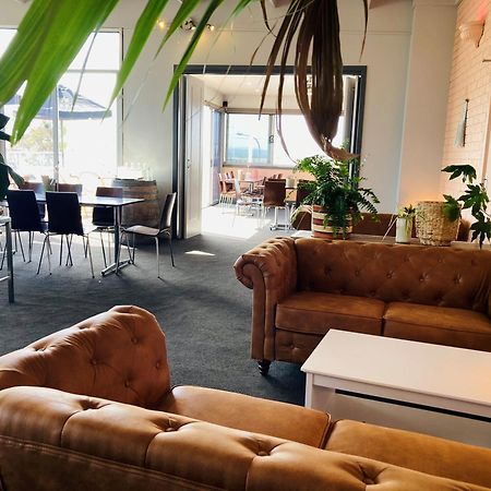 Bridport Bay Inn Экстерьер фото