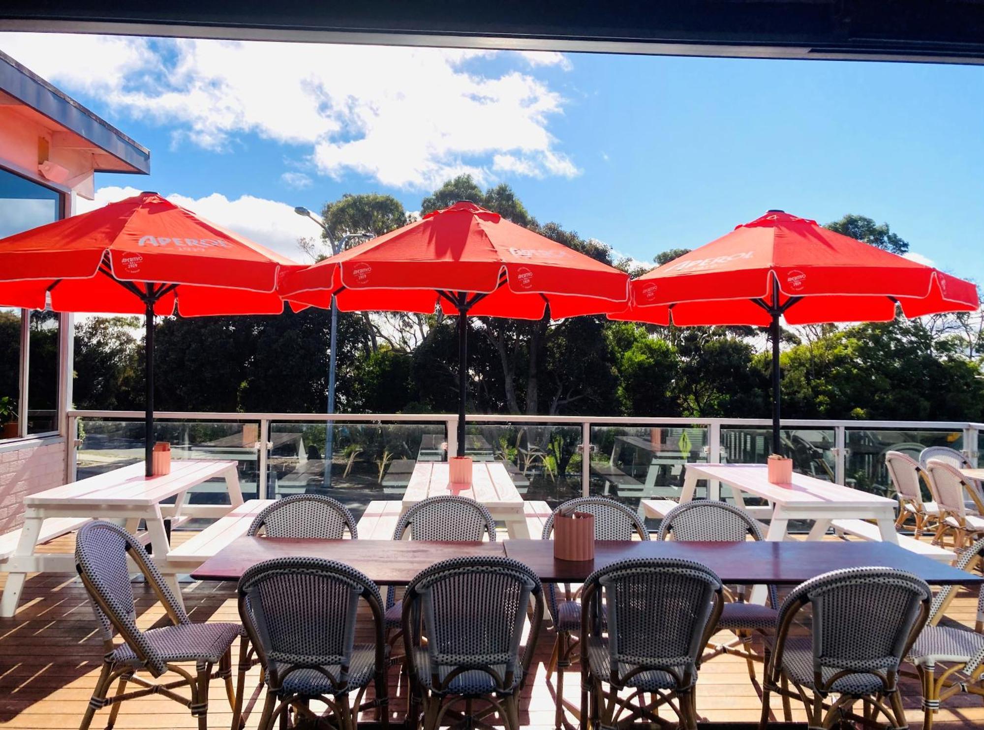 Bridport Bay Inn Экстерьер фото