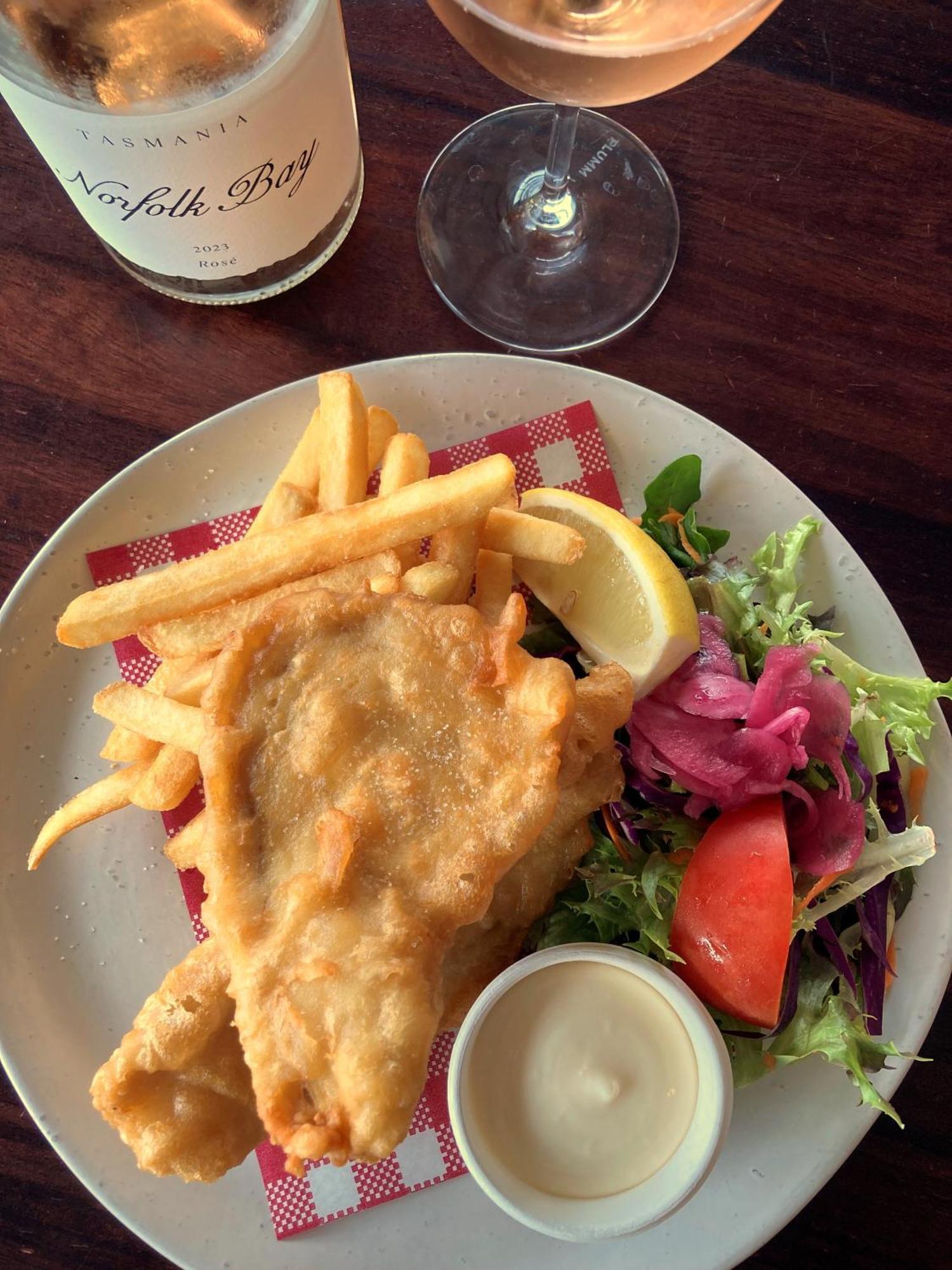 Bridport Bay Inn Экстерьер фото