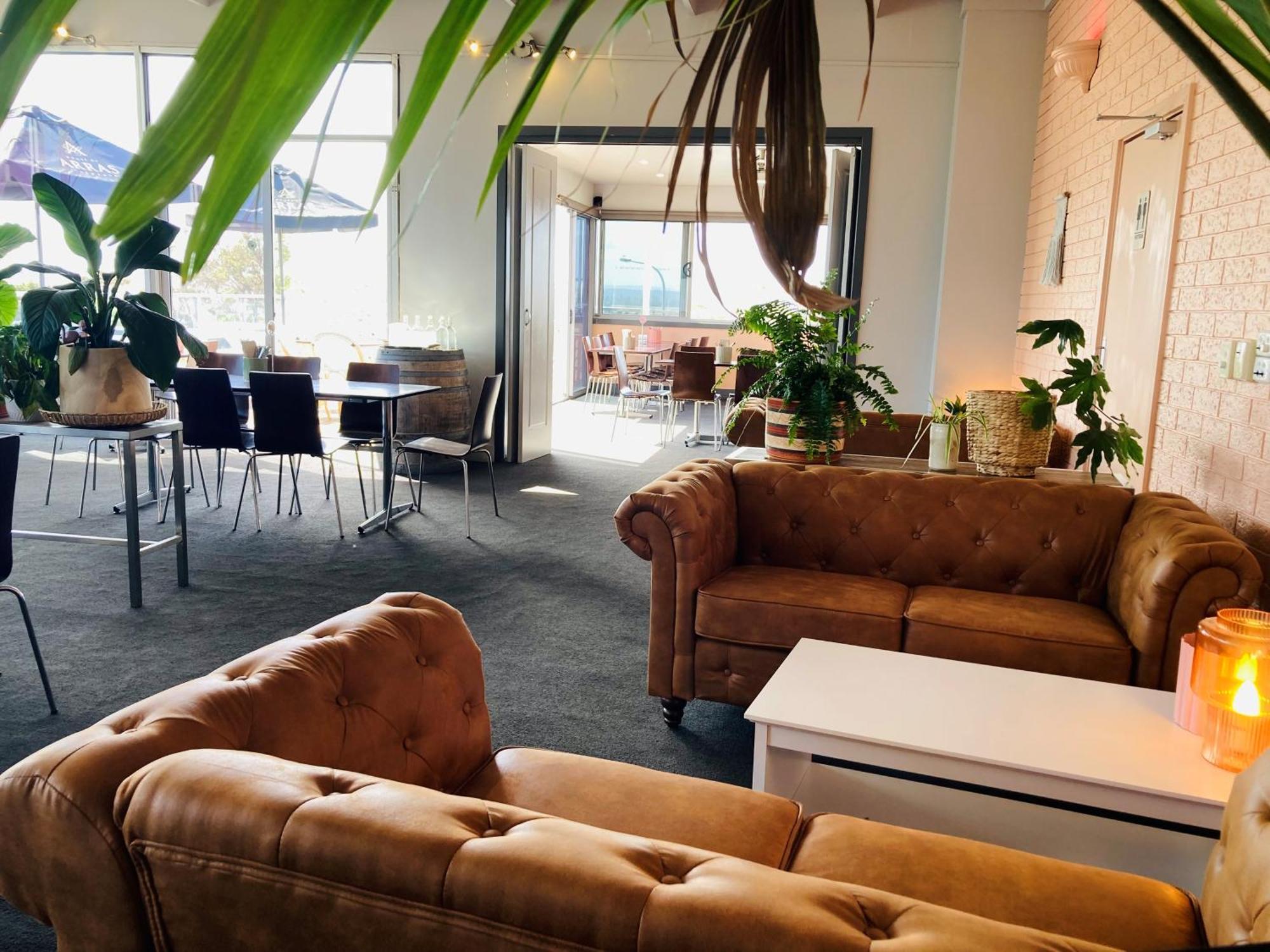 Bridport Bay Inn Экстерьер фото