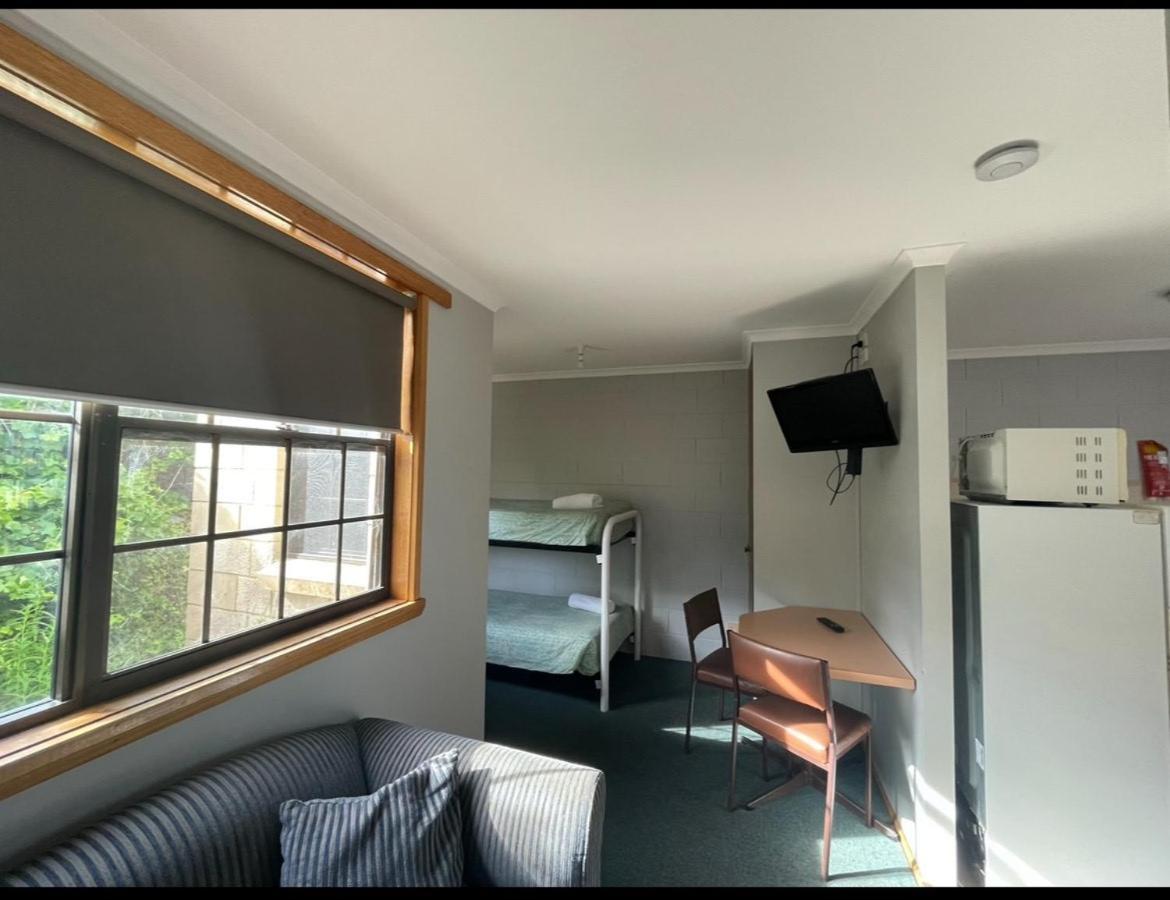 Bridport Bay Inn Экстерьер фото