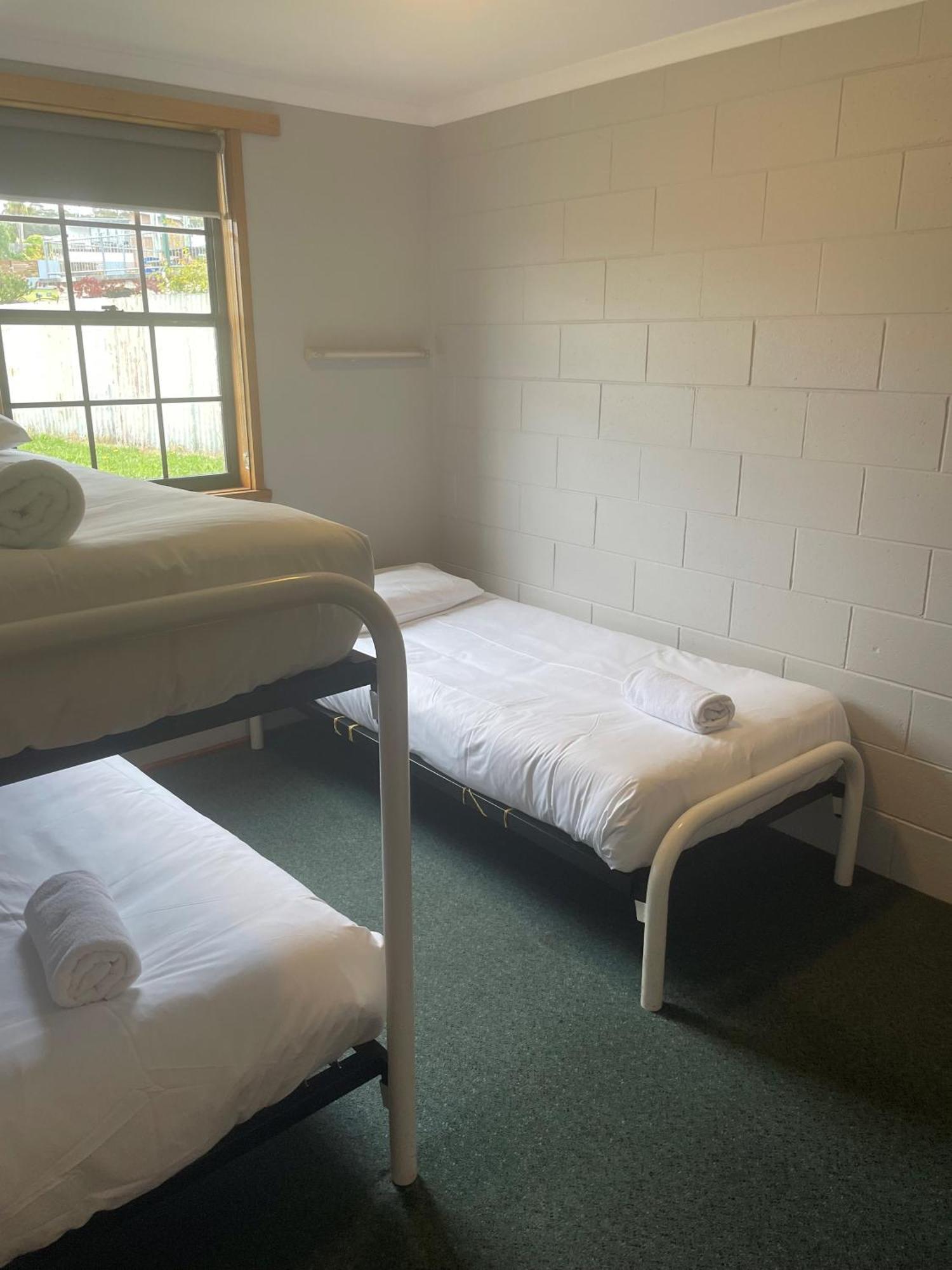 Bridport Bay Inn Экстерьер фото