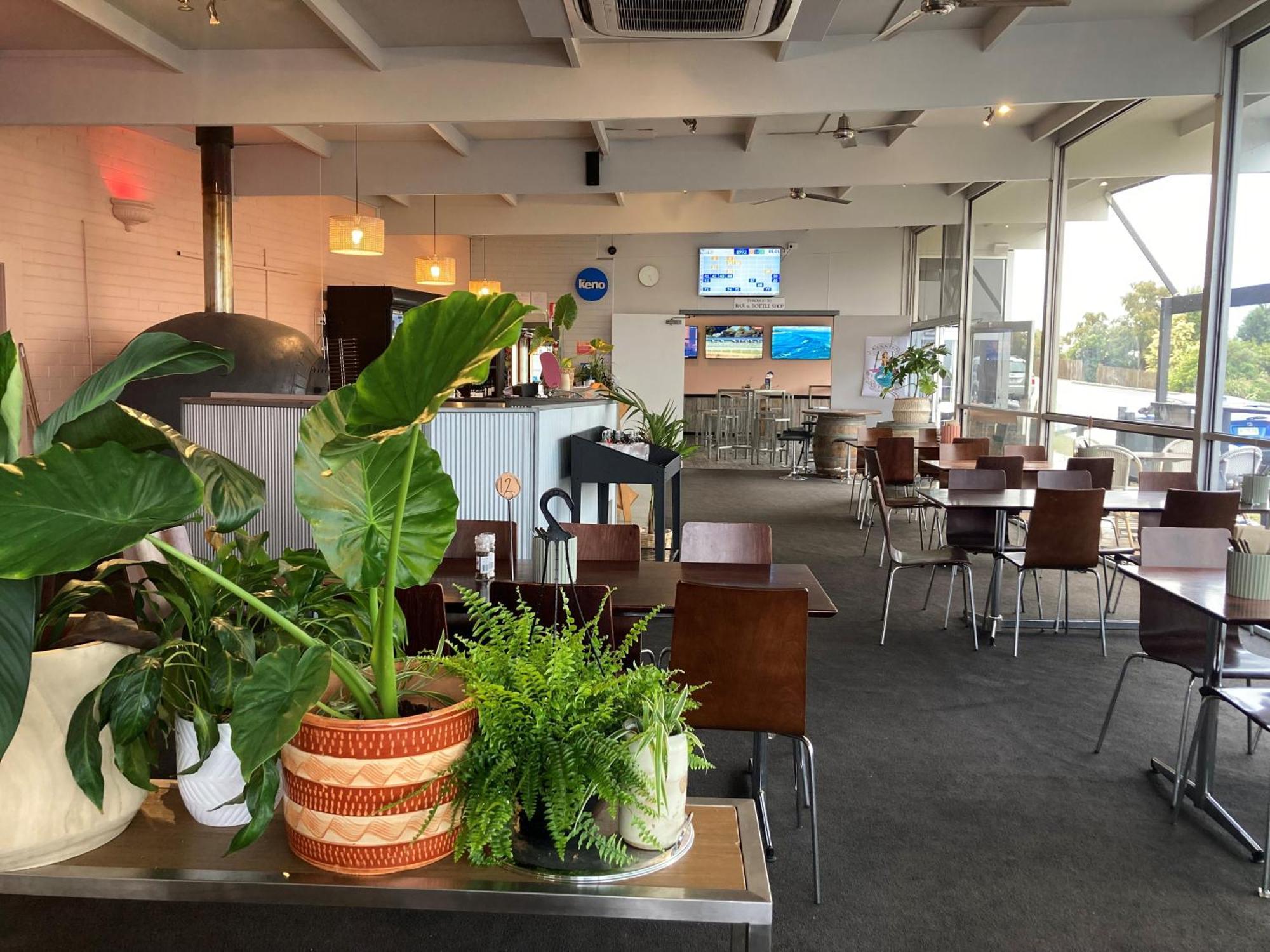 Bridport Bay Inn Экстерьер фото