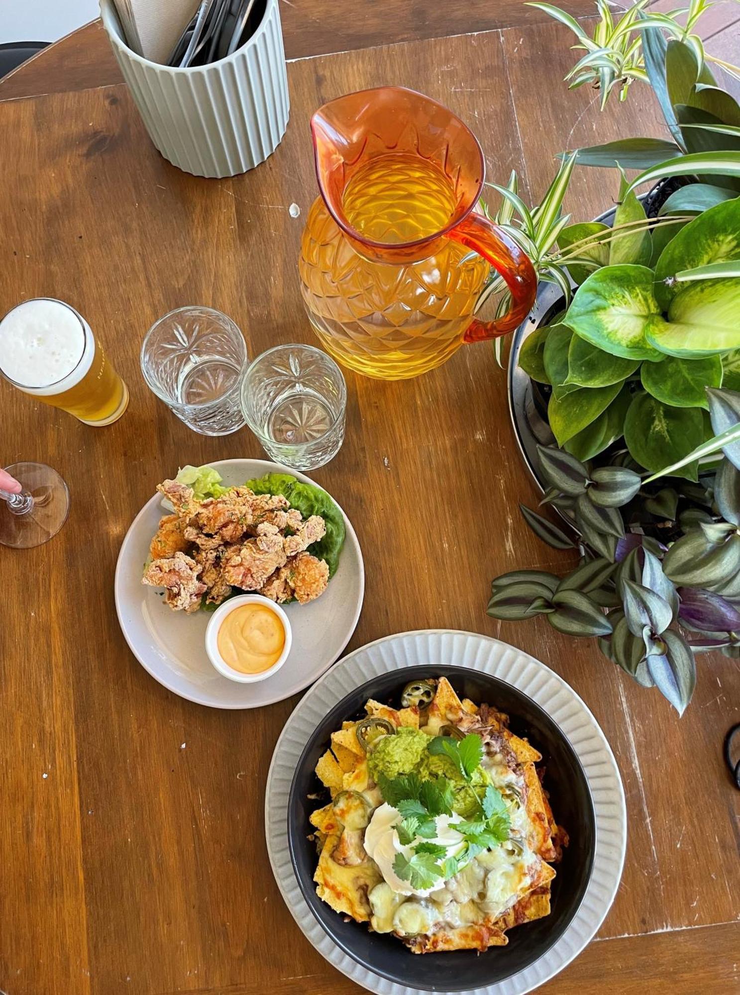 Bridport Bay Inn Экстерьер фото
