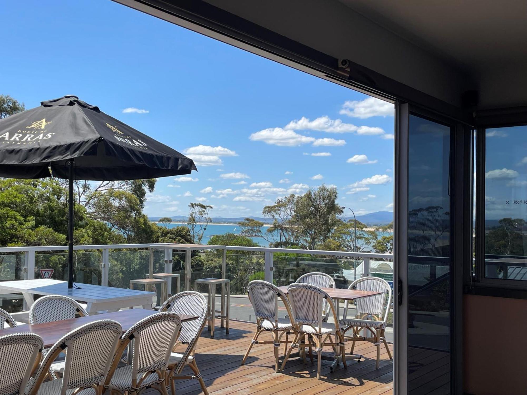 Bridport Bay Inn Экстерьер фото